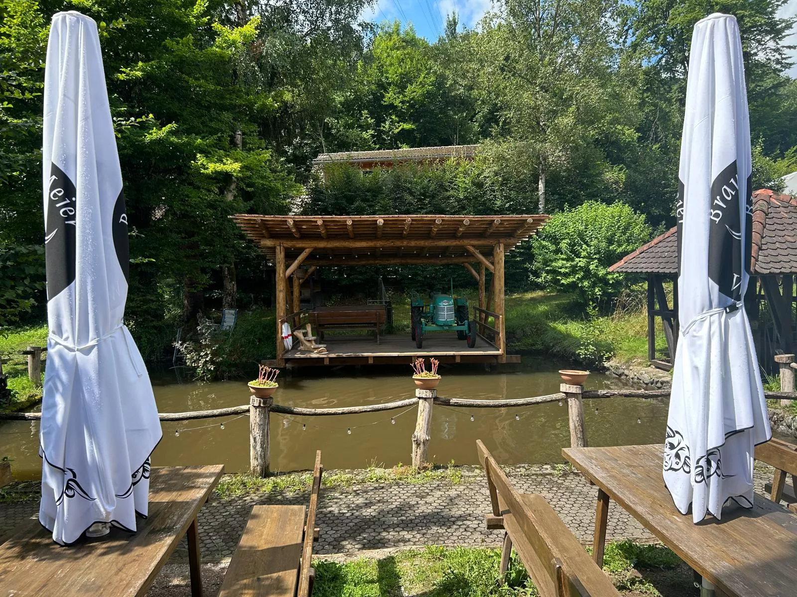 Biergarten - Blick auf Seebühne