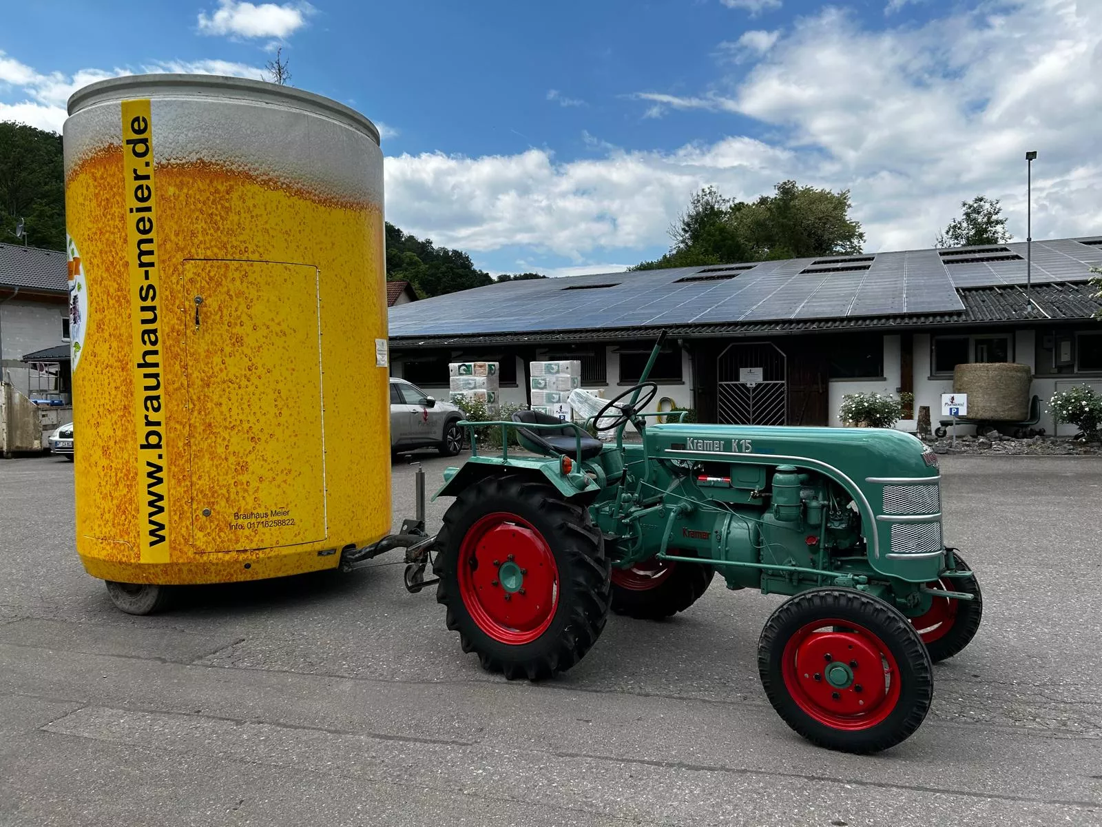 Bierbrunnen am Traktor