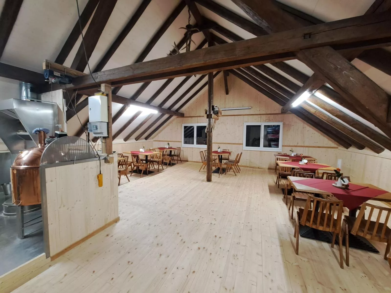 Tagungen mit Weitblick Unser neuer Konferenzraum unterm Dach: tagen, denken, präsentieren – im schönsten Brauhaus-Ambiente. Mit moderner Technik und der Option auf Bier & Brezel danach. Jetzt anfragen!